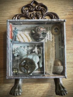 I had THE MOST AMAZING day at the Matchbox Treasures workshop facilitated by @greenman.glass 🔥✨ I can’t emphasise enough how much fun it was making these tiny worlds. This evening will definitely be spent scouring eBay for equipment and dreaming up my next little creation 🪄💫
.
.
.
.
.

#matchboxtreasures #glassart #tinyworlds #workshopfun #mythandmagic #greenmanglass #flotsam_fables