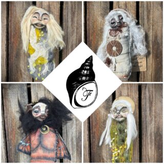 These little folks are available in my sh0p 🐚🦪🤍
Flotsam Poppets are made with love and filled with goodness. Link in bio 🌱
.
.
.
.
.
#flotsampoppets #flotsam_fables